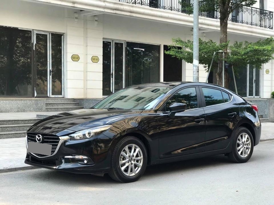 Bán Mazda 3 màu đen 2017 tự động form mới thắng điện tử.