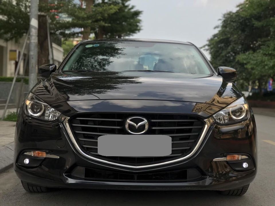 Bán Mazda 3 màu đen 2017 tự động form mới thắng điện tử.