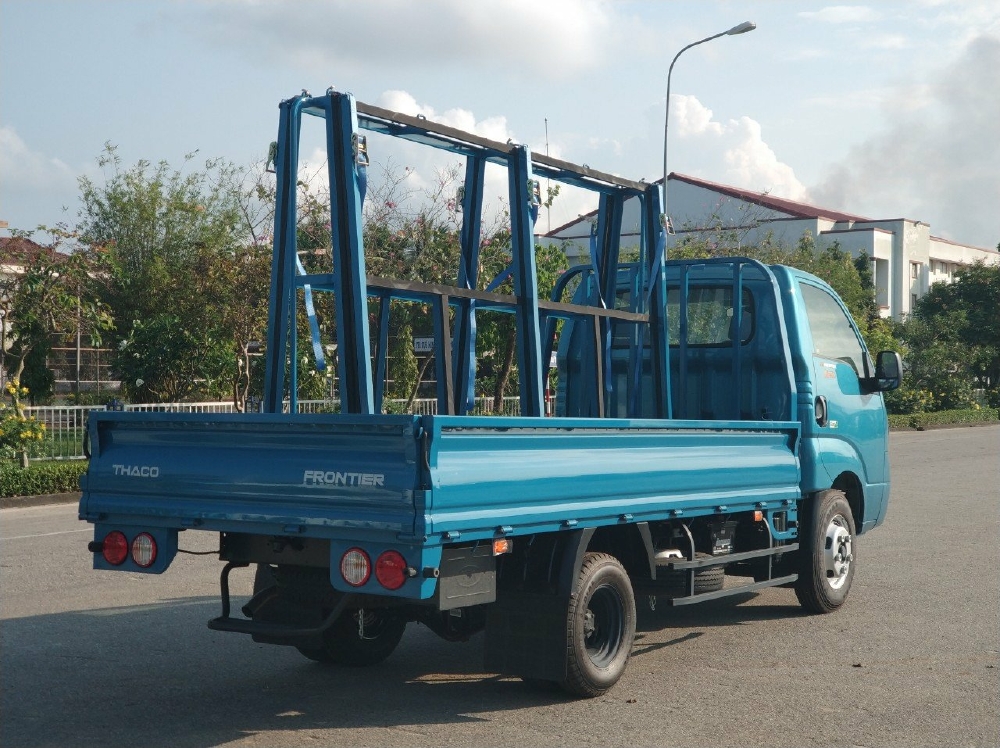 Bán xe tải động cơ hyundai 1t25 chở nhôm kính có giá chữ A