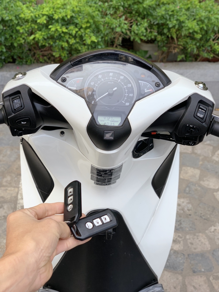 Cần bán SH Việt 150 ABS cuối 2018 màu Trắng cực đẹp- Biển Vip