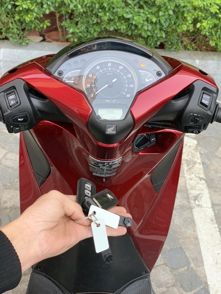Cần bán SH Việt 150 ABS 2019 màu đỏ chạy 1000km như mới