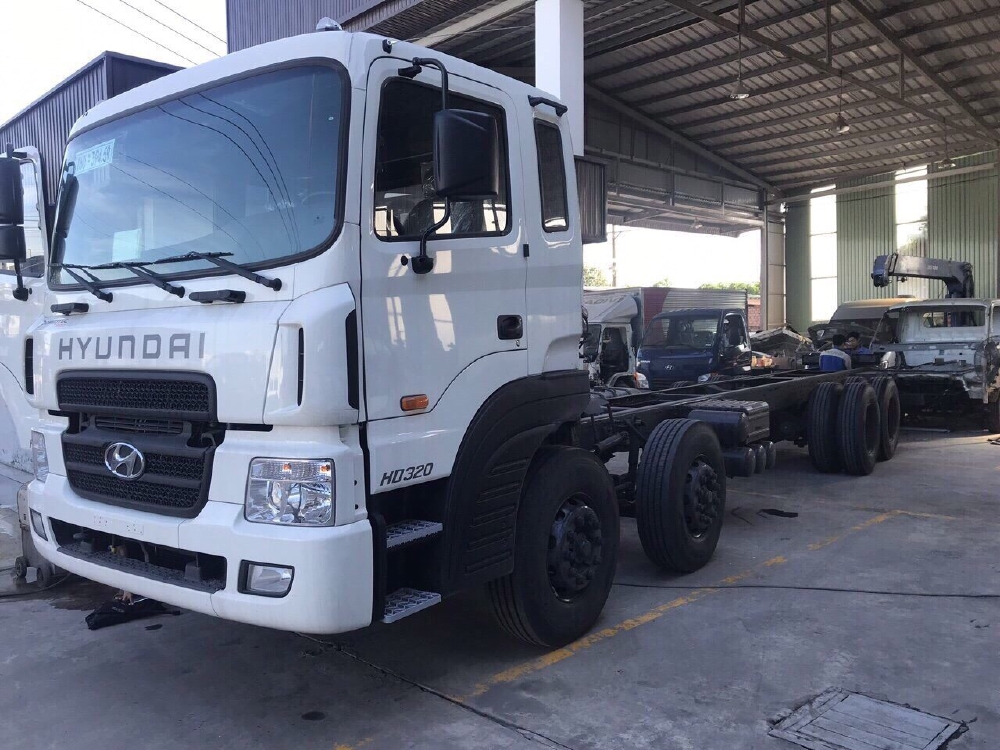 HYUNDAI 320 