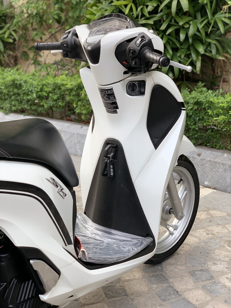Cần bán SH Việt 150 ABS cuối 2018 màu Trắng cực đẹp- Biển Vip