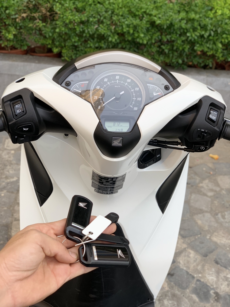 Cần bán SH Việt 125 ABS 2019 màu Trắng chạy 800km như mới