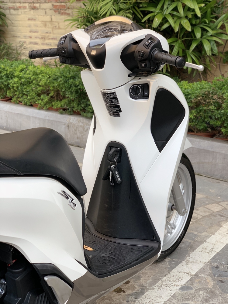 Cần bán SH Việt 125 ABS 2019 màu Trắng chạy 800km như mới