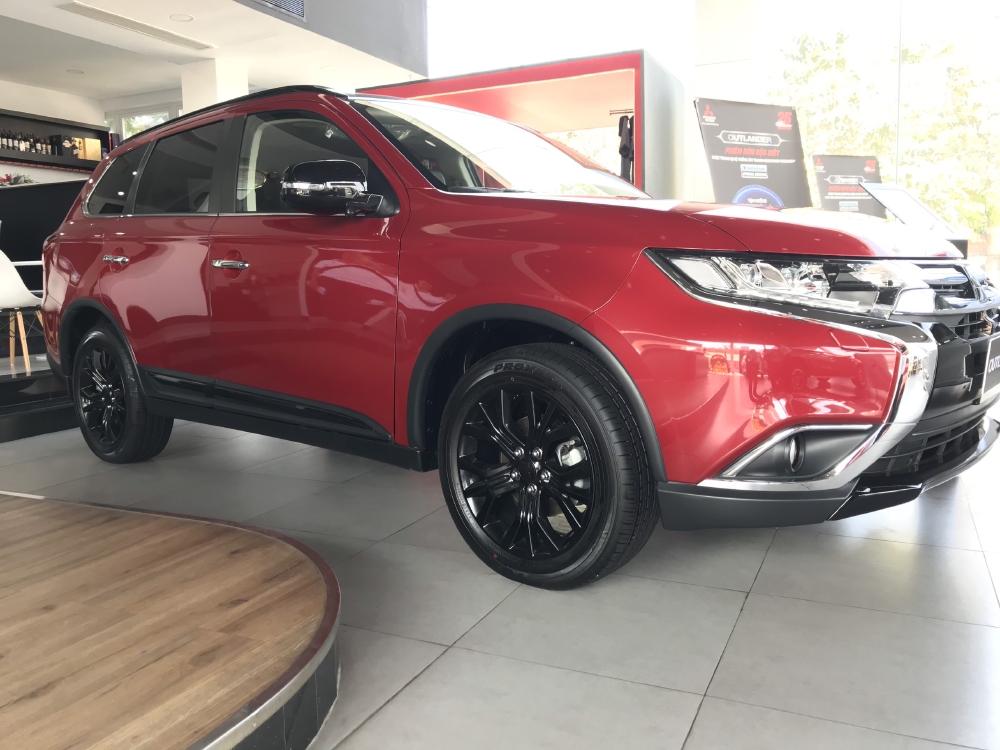 Bán xe  Mitsubishi Outlander giao ngay