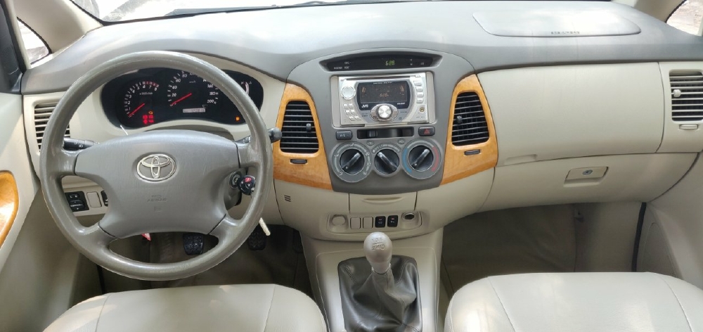 Cần bán xe Toyota Innova G 2010 màu Bạc