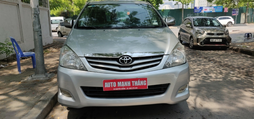 Cần bán xe Toyota Innova G 2010 màu Bạc