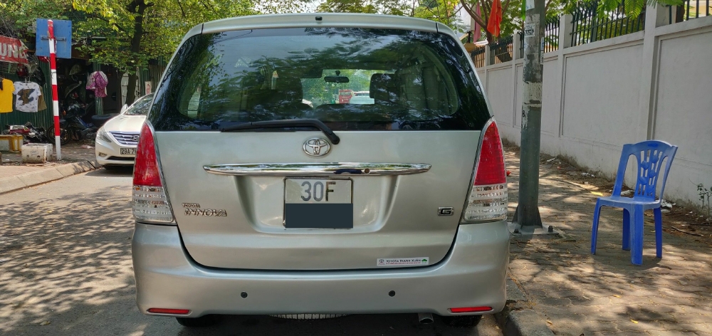 Cần bán xe Toyota Innova G 2010 màu Bạc