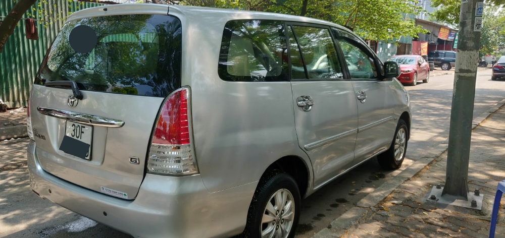 Cần bán xe Toyota Innova G 2010 màu Bạc