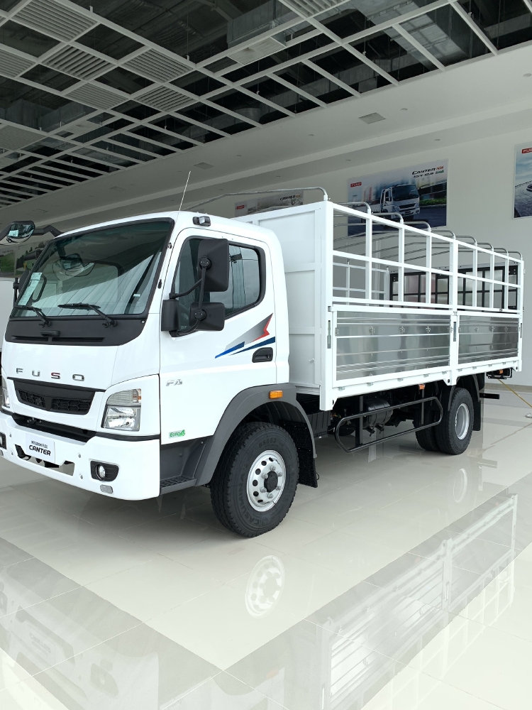 Xe tải 6 tấn Mitsubishi Canter 10.4R thùng dài 5m3