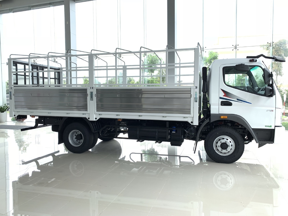 Xe tải 6 tấn Mitsubishi Canter 10.4R thùng dài 5m3