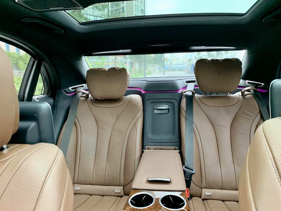 Bán Mercedes S400L trắng nội thất nâu siêu sang trọng. Sx 2017 đky 2018 siêu mới- một chủ từ đầu