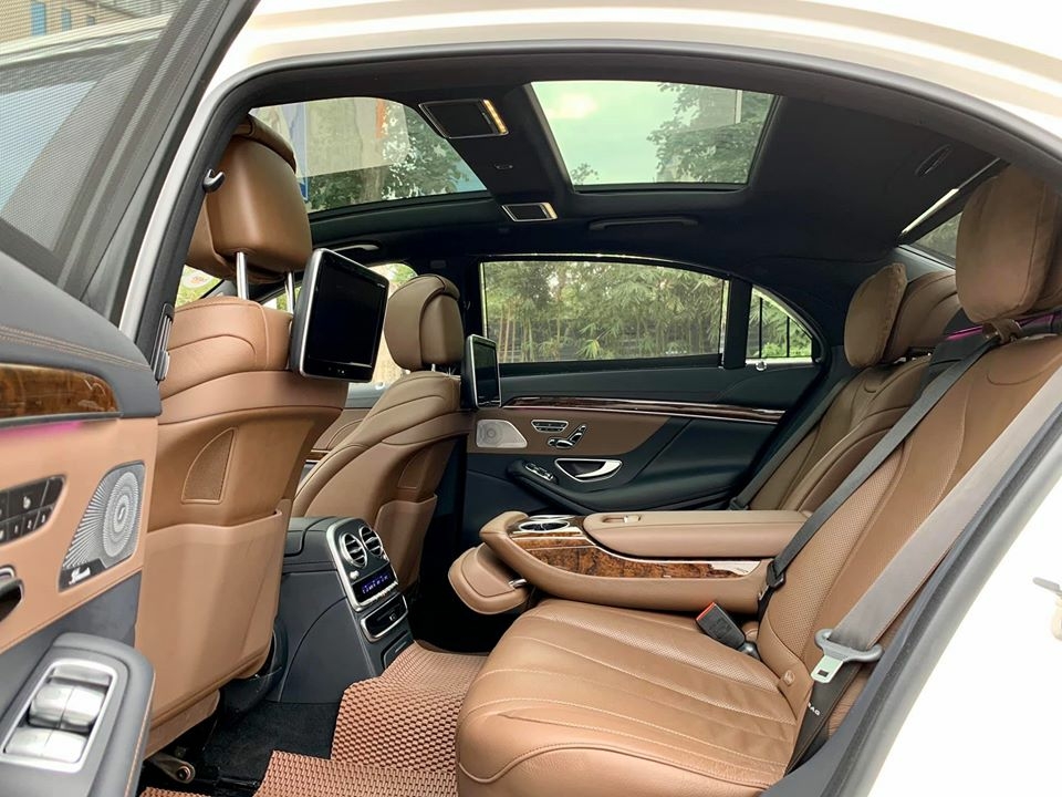 Bán Mercedes S400L trắng nội thất nâu siêu sang trọng. Sx 2017 đky 2018 siêu mới- một chủ từ đầu