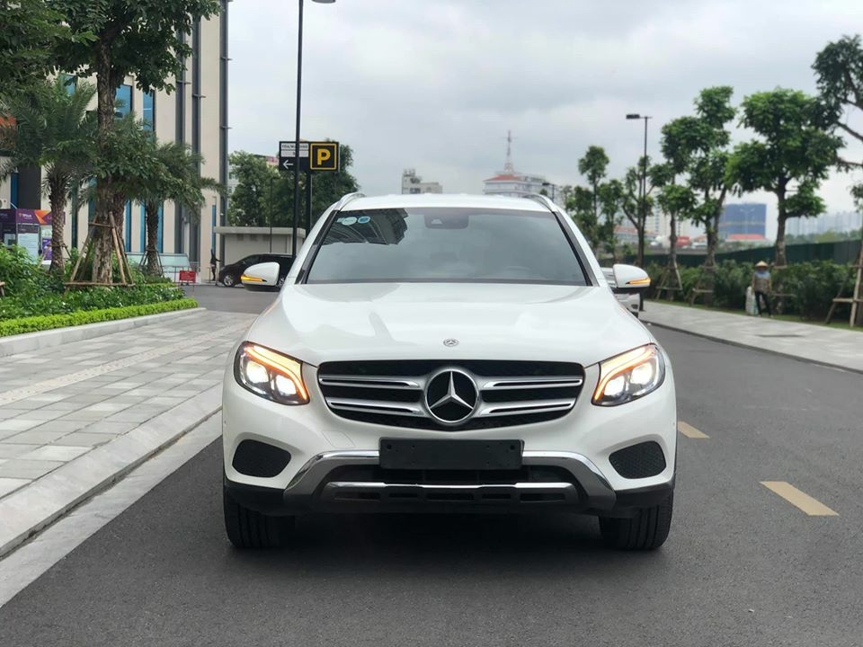 Bán Mer GLC250 4Matic sx 2017 màu Trắng nội thất Nâu, chạy 3v km, Bao test hãng toàn quốc