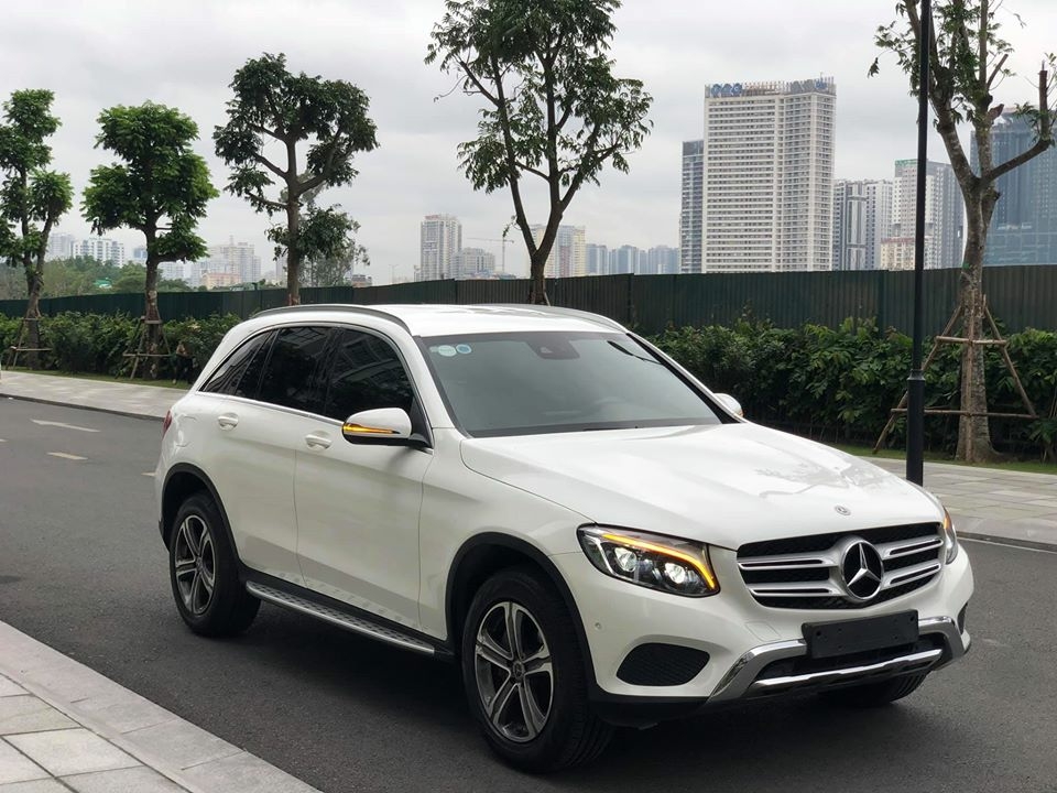 Bán Mer GLC250 4Matic sx 2017 màu Trắng nội thất Nâu, chạy 3v km, Bao test hãng toàn quốc