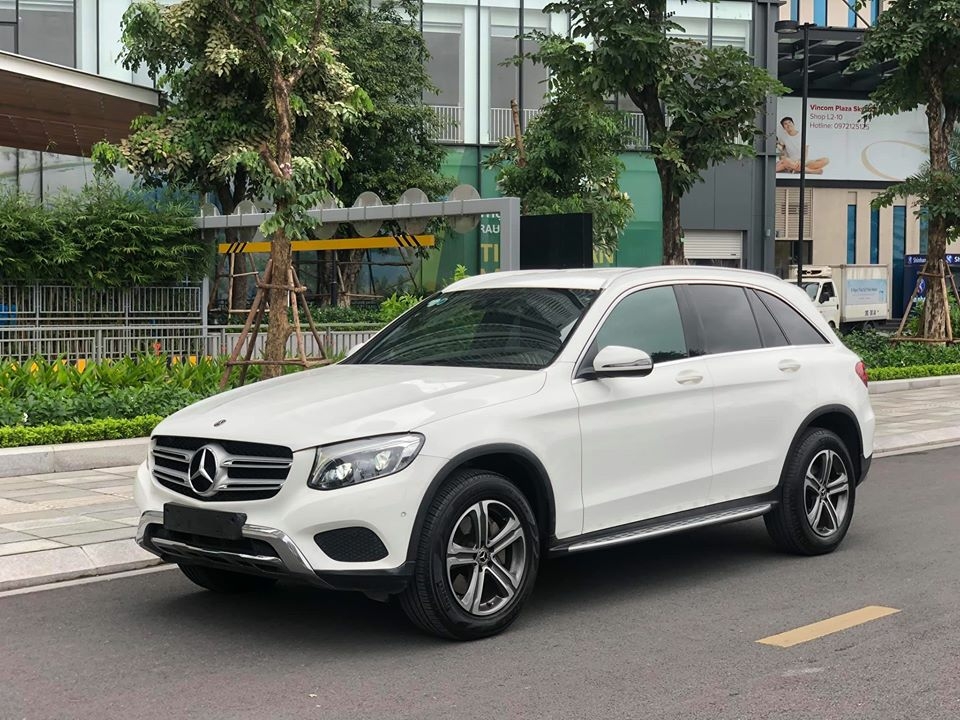 Bán Mer GLC250 4Matic sx 2017 màu Trắng nội thất Nâu, chạy 3v km, Bao test hãng toàn quốc