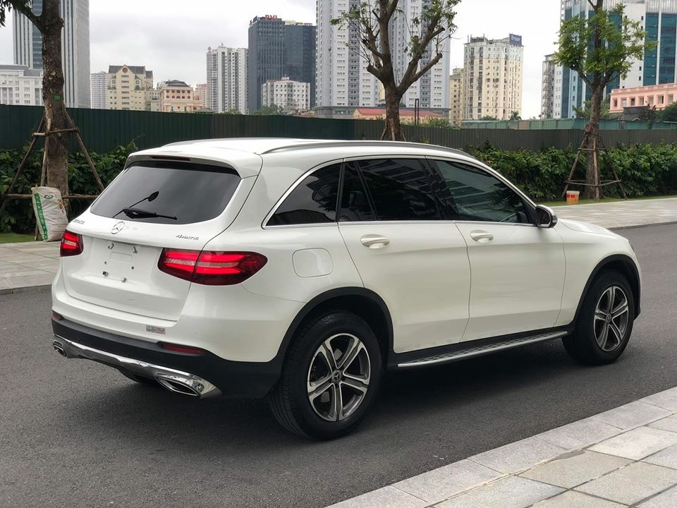 Bán Mer GLC250 4Matic sx 2017 màu Trắng nội thất Nâu, chạy 3v km, Bao test hãng toàn quốc