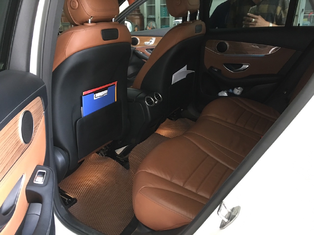 Bán Mer GLC250 4Matic sx 2017 màu Trắng nội thất Nâu, chạy 3v km, Bao test hãng toàn quốc