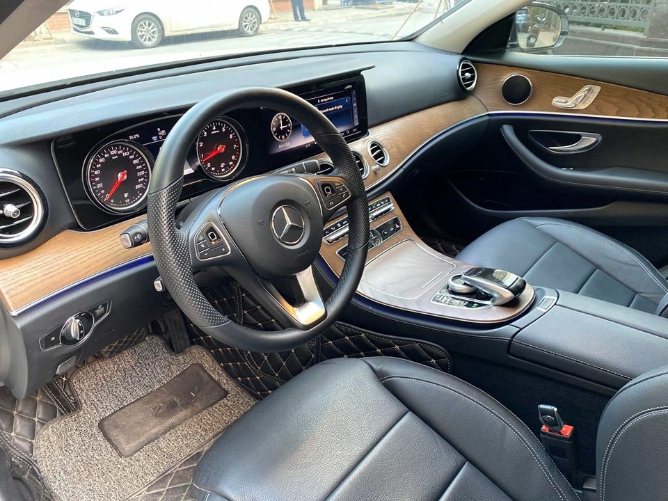 Bán Mercedes-Benz E200 Model 2019 màu Trắng, nt Đen chạy lướt 8000km zin đét