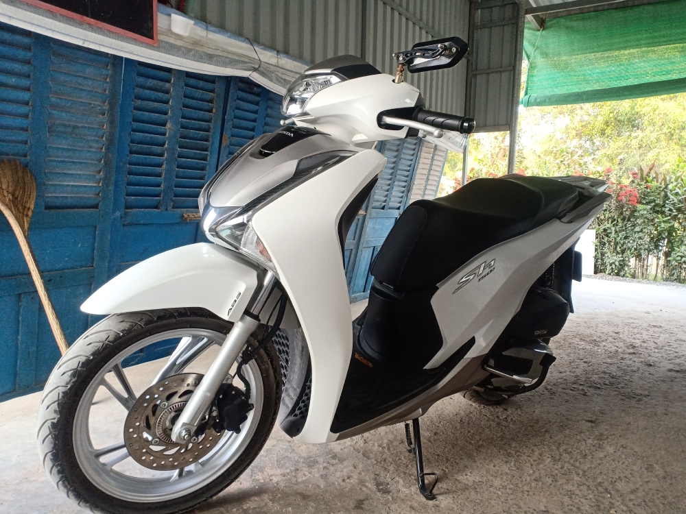 Cần bán xe Sh năm 2019 xe màu trắng đi được 5000 km