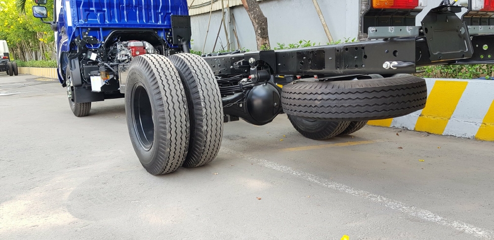 Xe Tải Hino 1.95 Tấn Mui Bạt Thùng Dài 4m5