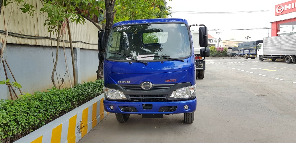 Xe Tải Hino 1.95 Tấn Mui Bạt Thùng Dài 4m5
