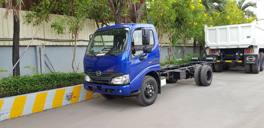 Xe Tải Hino 1.95 Tấn Mui Bạt Thùng Dài 4m5
