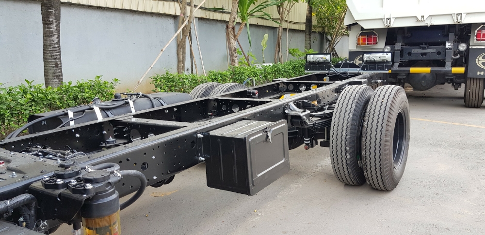 Xe Tải Hino 1.95 Tấn Mui Bạt Thùng Dài 4m5