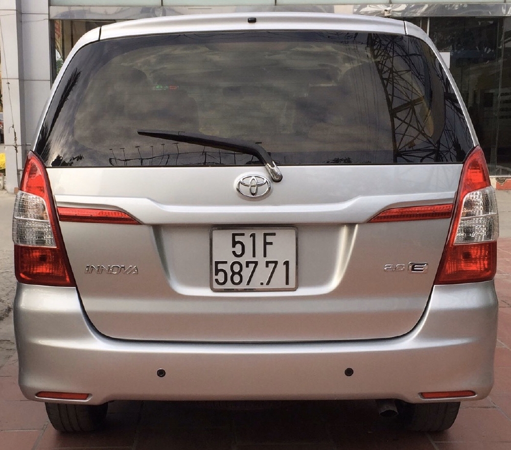 INNOVA 2.0E, MT, Sx 2016, MÀU BẠC, GHẾ DA, XE BÁN TẠI HÃNG