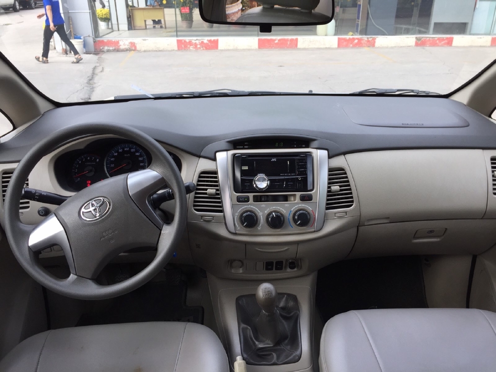 INNOVA 2.0E, MT, Sx 2016, MÀU BẠC, GHẾ DA, XE BÁN TẠI HÃNG