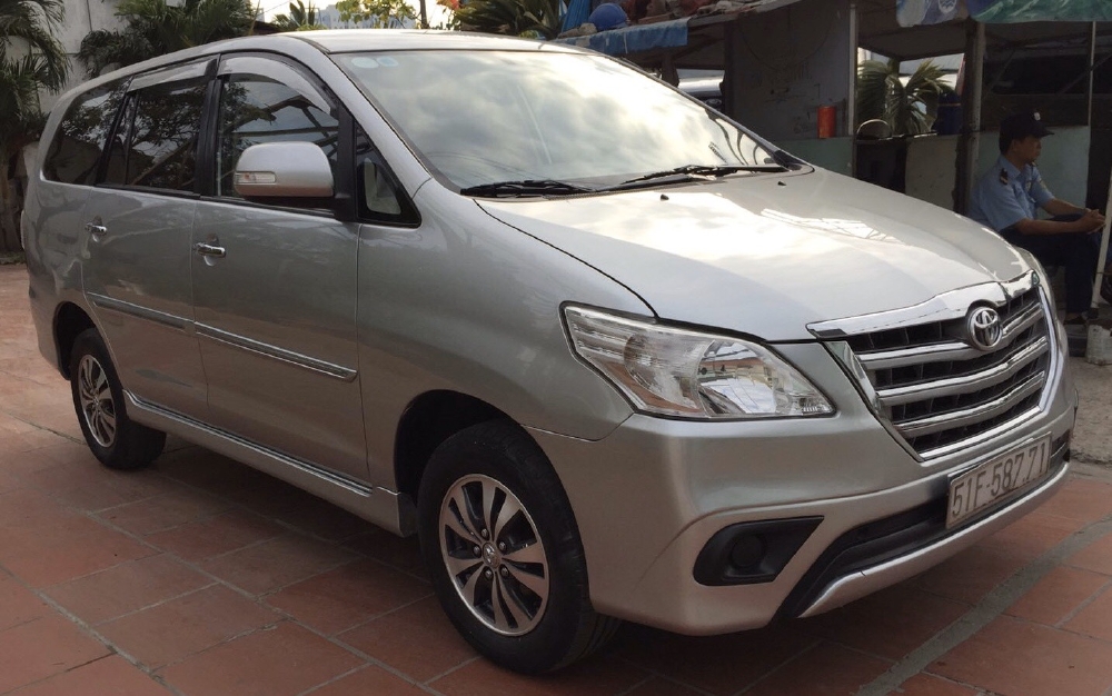 INNOVA 2.0E, MT, Sx 2016, MÀU BẠC, GHẾ DA, XE BÁN TẠI HÃNG