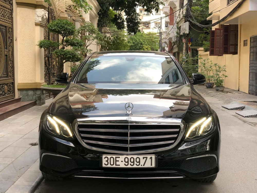 Bán Mercedes E200 2017 màu Đen chính chủ biển Hn cực đẹp giá cực tốt