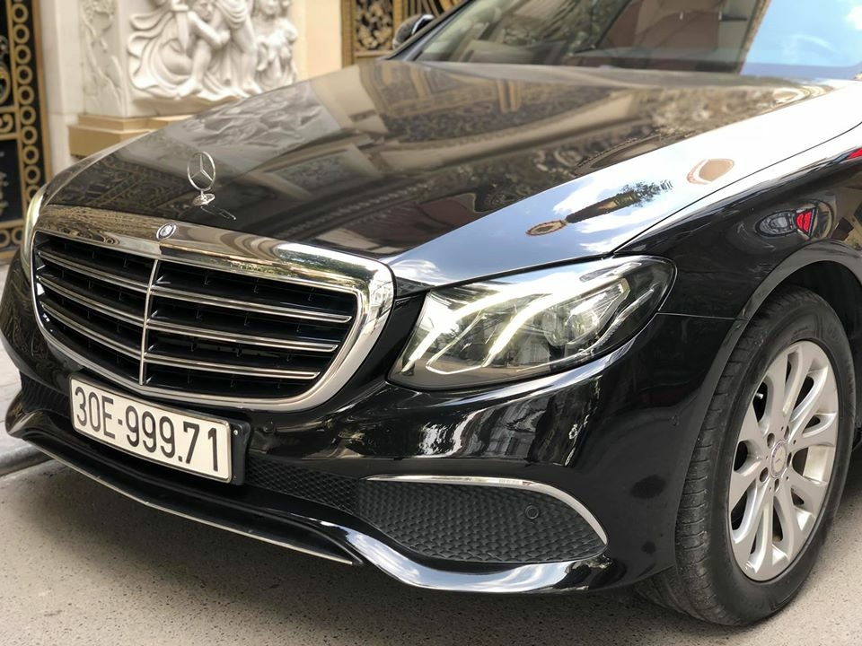 Bán Mercedes E200 2017 màu Đen chính chủ biển Hn cực đẹp giá cực tốt