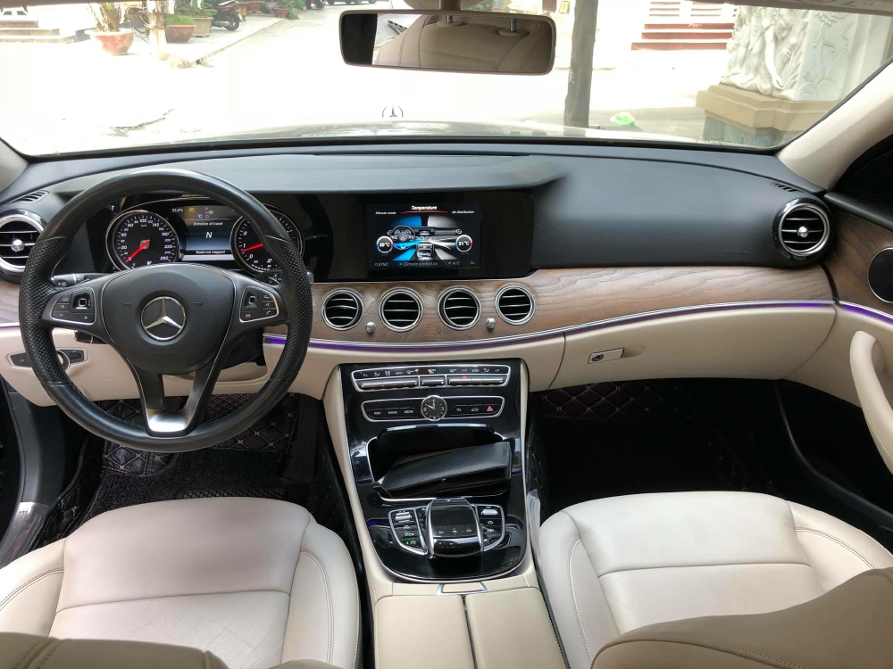 Bán Mercedes E200 2017 màu Đen chính chủ biển Hn cực đẹp giá cực tốt