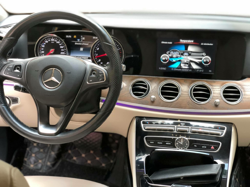 Bán Mercedes E200 2017 màu Đen chính chủ biển Hn cực đẹp giá cực tốt