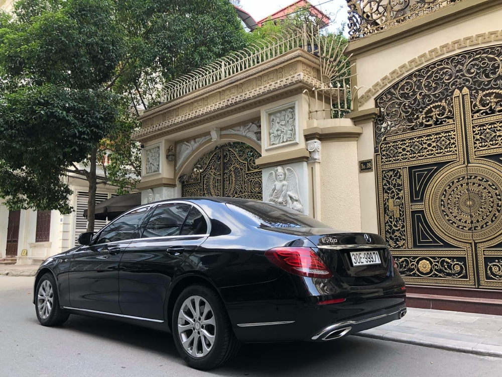 Bán Mercedes E200 2017 màu Đen chính chủ biển Hn cực đẹp giá cực tốt