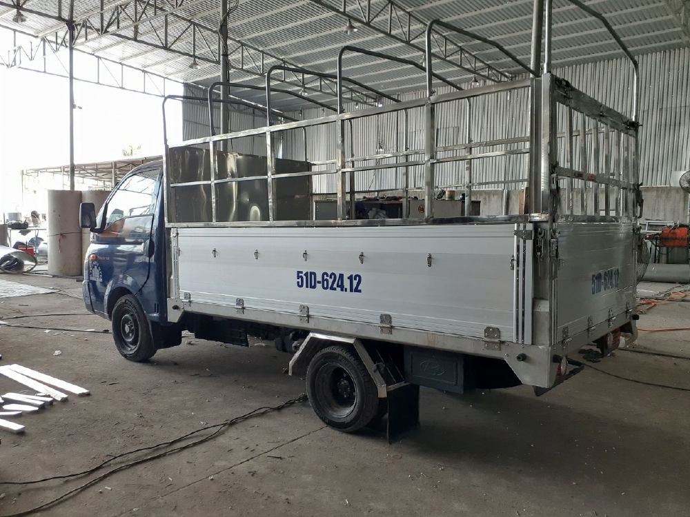 Xe tải Hyundai H150. Tải 1,45 tấn. trả trước 120 triệu có xe