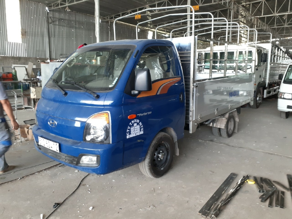 Xe tải Hyundai H150. Tải 1,45 tấn. trả trước 120 triệu có xe