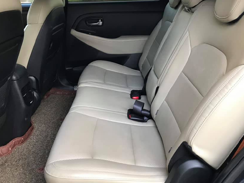 Bán Kia Rondo GAT tự động 2019 màu đen xe như mới