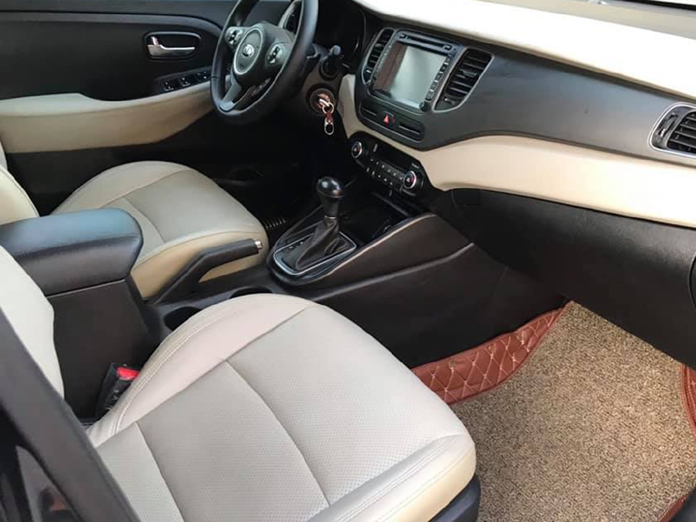 Bán Kia Rondo GAT tự động 2019 màu đen xe như mới