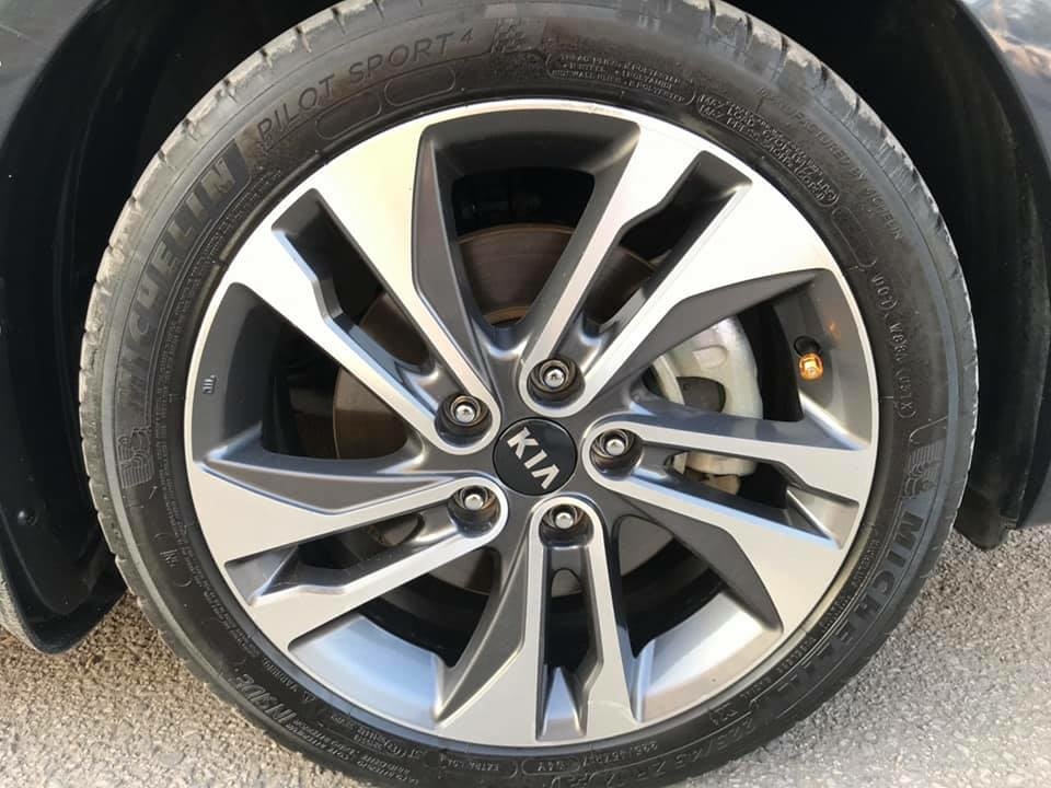 Bán Kia Rondo GAT tự động 2019 màu đen xe như mới