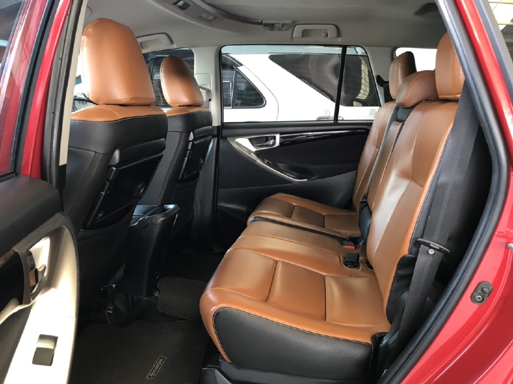 Bán xe Venturer 2019 màu đỏ rực chạy 17.000 quá xá đẹp