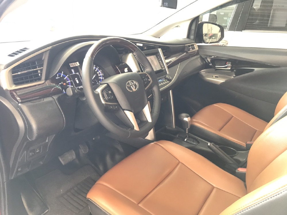 Bán xe Venturer 2019 màu đỏ rực chạy 17.000 quá xá đẹp