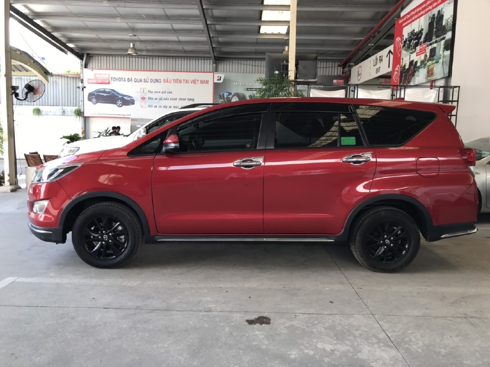 Bán xe Venturer 2019 màu đỏ rực chạy 17.000 quá xá đẹp