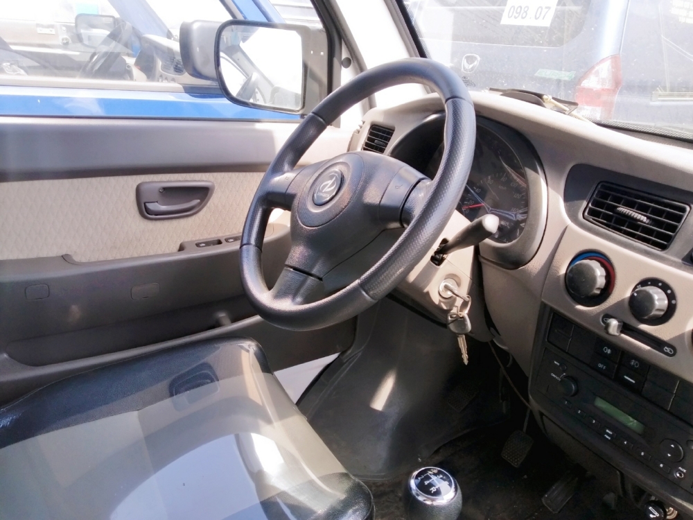 xe dongben Db1021 810kg , KM phí trước bạ