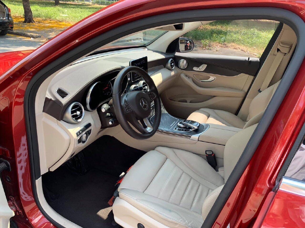 Xe cũ chính hãng Mercedes GLC300 2020 màu Đỏ nt Kem siêu lướt giá tốt