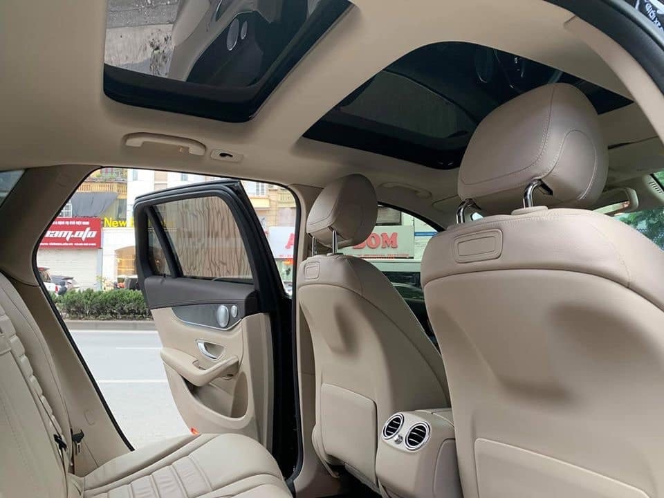 Xe cũ chính hãng Mercedes GLC300 2020 màu Đỏ nt Kem siêu lướt giá tốt
