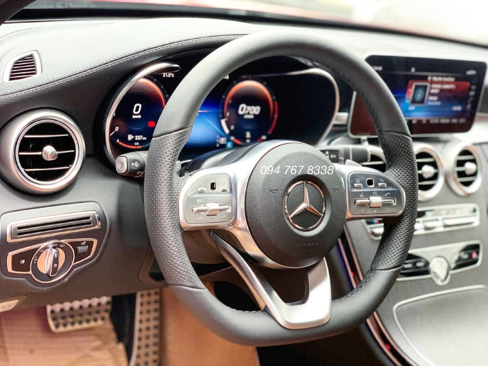 Xe cũ chính hãng - Mercedes C300 AMG 2020 chính chủ siêu lướt giá cực tốt