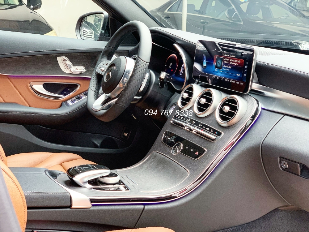 Xe cũ chính hãng - Mercedes C300 AMG 2020 chính chủ siêu lướt giá cực tốt